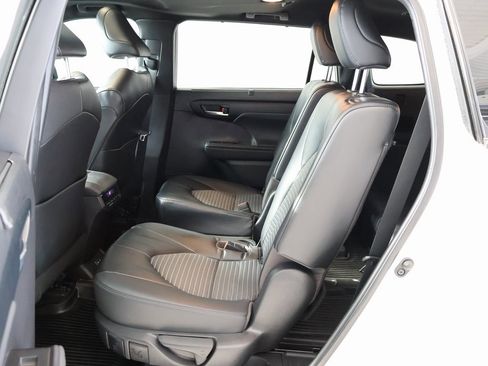 Used 2022 Toyota Highlander XSE image 25