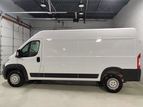 Used 2024 RAM ProMaster 2500 w/ Convenience Group FWD image 16