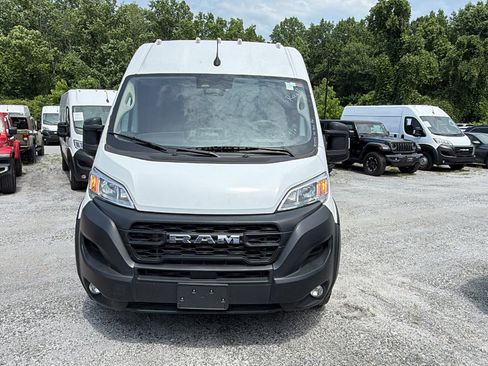 Used 2024 RAM ProMaster 2500 w/ Convenience Group FWD image 3