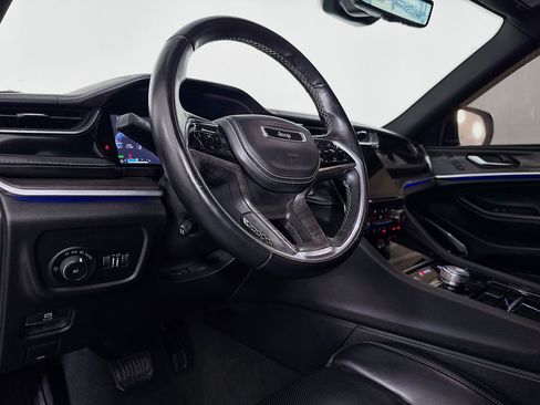 Used 2022 Jeep Grand Cherokee Overland w/ Luxury Tech Group IV image 22