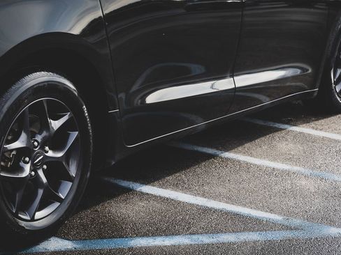 Used 2018 Chrysler Pacifica Touring-L w/ Premium Audio Group image 10