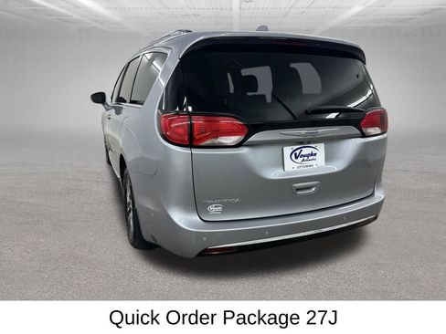 Used 2020 Chrysler Pacifica Touring-L Plus w/ Advanced Safetytec Group FWD image 10