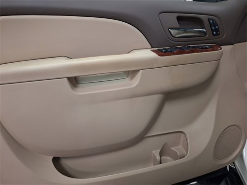 Used 2011 Chevrolet Suburban LTZ image 33