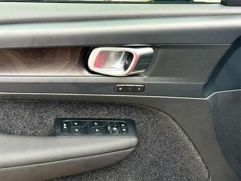 Used 2023 Volvo XC40 Recharge Plus image 19