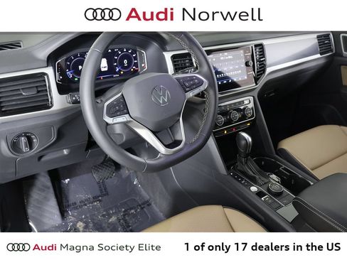 Used 2023 Volkswagen Atlas Cross Sport SEL AWD/4WD image 2