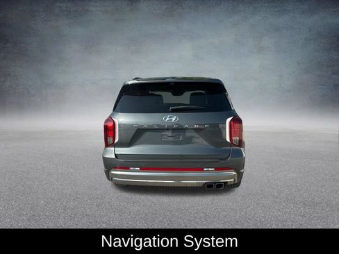 Used 2024 Hyundai Palisade Calligraphy FWD image 4