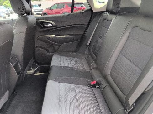 Used 2024 Chevrolet Trax LT w/ Sunroof Package FWD image 32