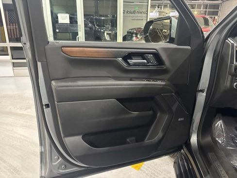 Used 2026 GMC Yukon Denali AWD/4WD image 9