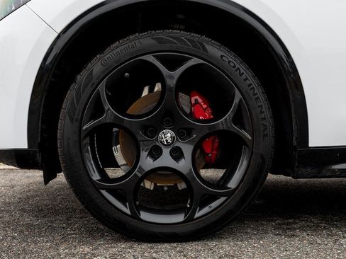 Used 2024 Alfa Romeo Stelvio Veloce image 10