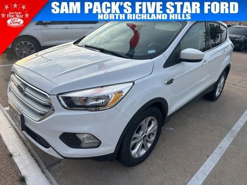 Used 2018 Ford Escape SE image 2
