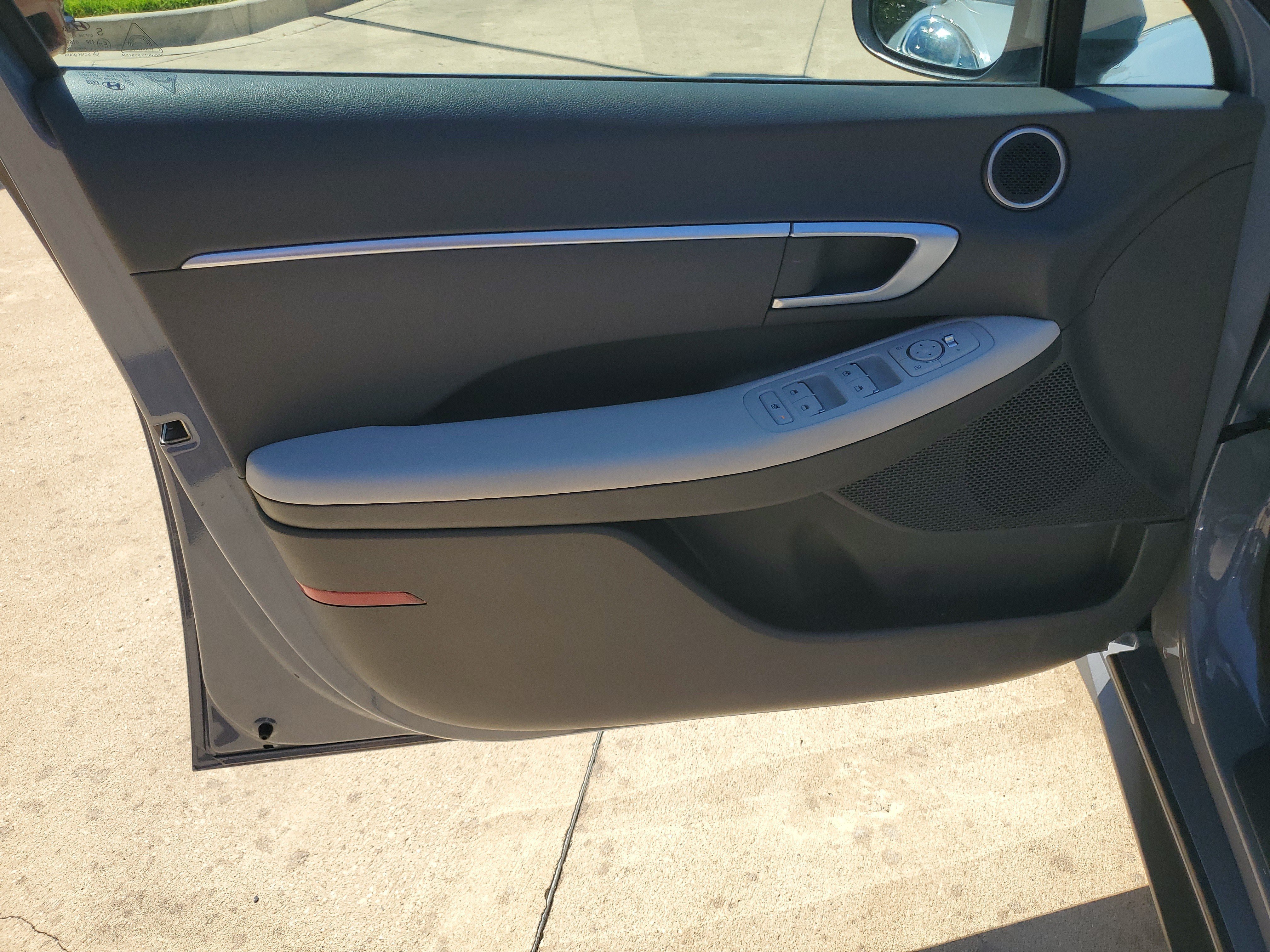 Used 2025 Hyundai Sonata SE FWD image 13