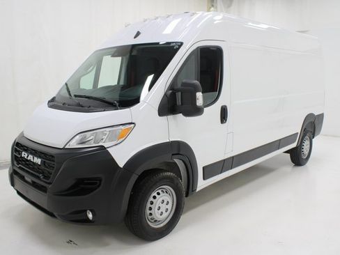 Used 2025 RAM ProMaster 2500 w/ Convenience Group image 18