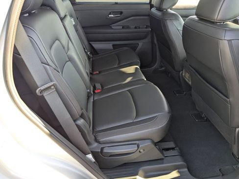 Certified 2024 Nissan Pathfinder SL image 35