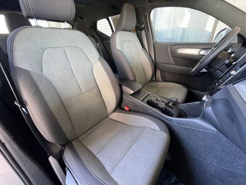 Used 2024 Volvo XC40 B5 Core image 39