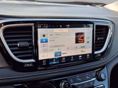 New 2026 Chrysler Pacifica Select AWD/4WD image 7