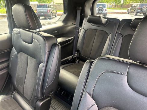 Used 2023 Jeep Grand Cherokee L Laredo image 19