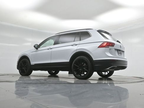 Used 2019 Volkswagen Tiguan SE w/ Panoramic Sunroof Package image 47