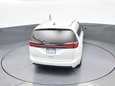 Used 2023 Chrysler Pacifica Touring-L FWD image 33