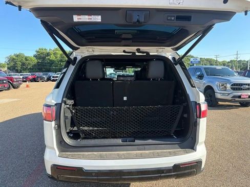 Used 2025 Toyota Sequoia Platinum AWD/4WD image 14