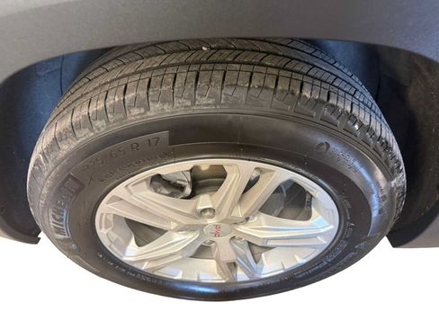 Used 2024 GMC Terrain SLE FWD image 8