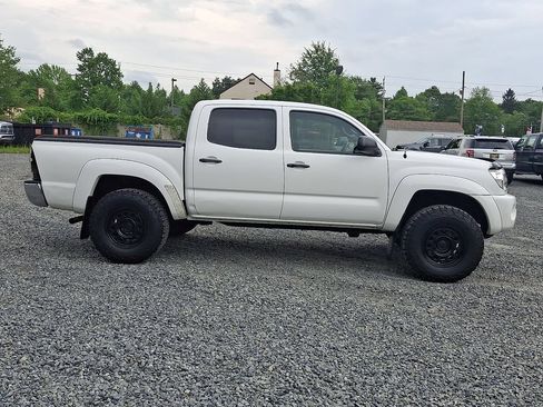 Used 2011 Toyota Tacoma 4x4 Double Cab w/ SR5 Pkg #2 image 8