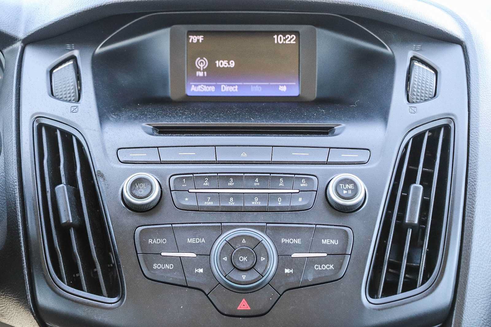 Used 2015 Ford Focus SE FWD image 14