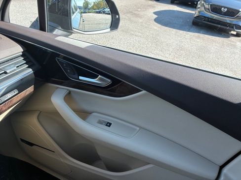 Used 2018 Audi Q7 3.0T Prestige AWD/4WD image 30