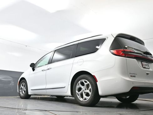Used 2023 Chrysler Pacifica Limited image 54