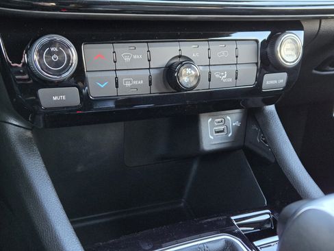 New 2026 Jeep Compass Latitude image 23