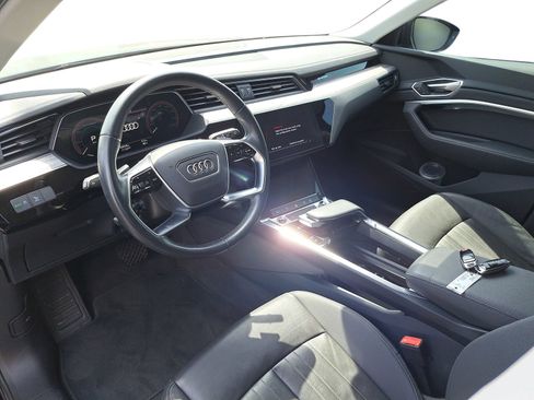 Used 2024 Audi Q8 e-tron Premium image 5