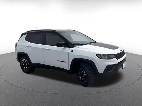 Used 2025 Jeep Compass Trailhawk AWD/4WD image 2