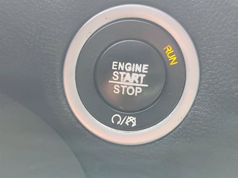 Used 2018 Chrysler 300 Touring L AWD/4WD image 8