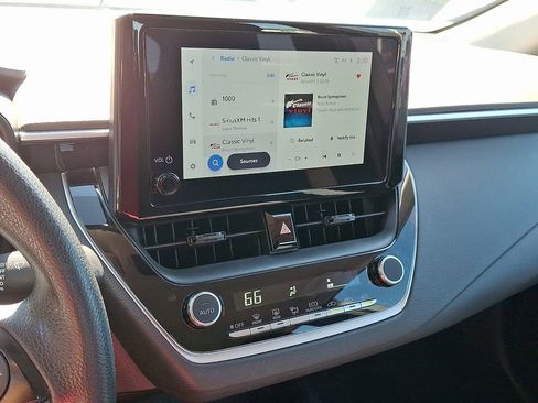 Used 2023 Toyota Corolla LE image 3