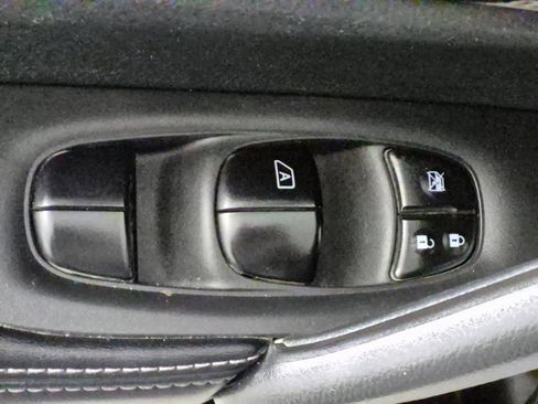 Used 2017 Nissan Rogue Sport SV image 14