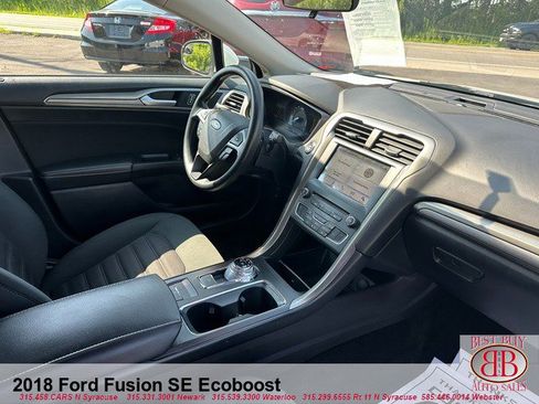 Used 2018 Ford Fusion SE w/ Fusion SE Technology Package FWD image 9