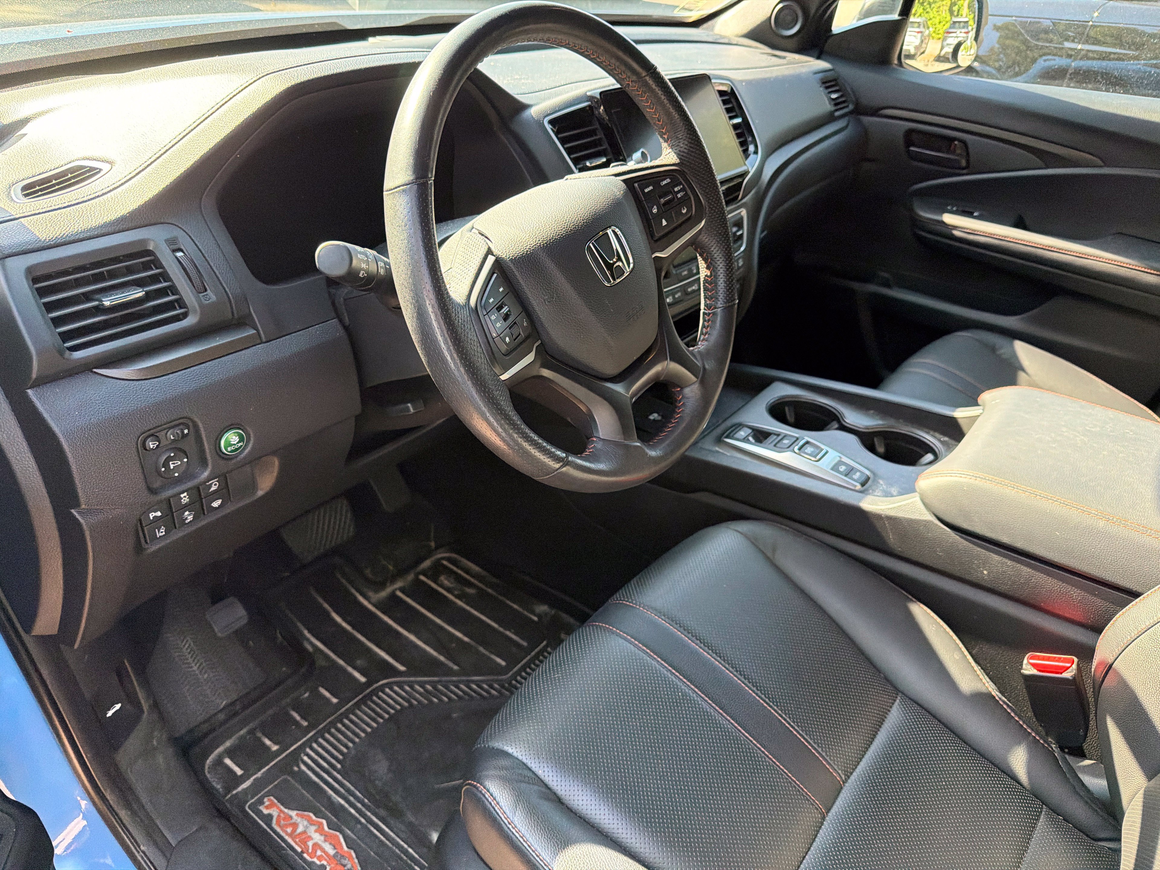 Used 2025 Honda Ridgeline TrailSport image 3