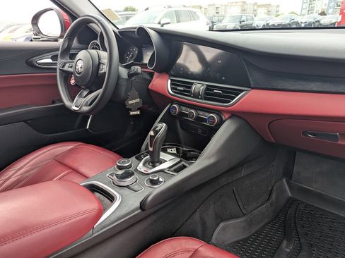 Used 2020 Alfa Romeo Giulia RWD image 30