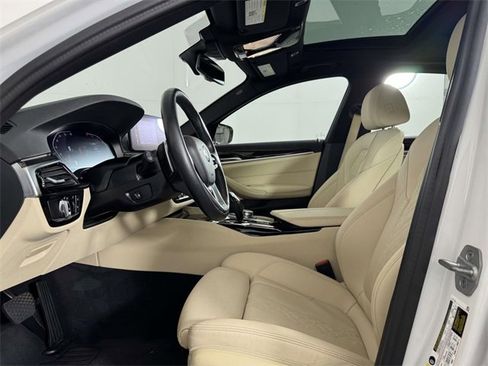 Used 2023 BMW 530i xDrive w/ Convenience Package image 4