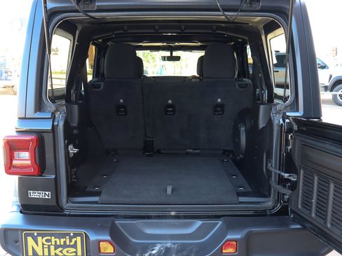 Used 2021 Jeep Wrangler Unlimited Rubicon AWD/4WD image 9