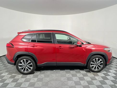Used 2022 Toyota Corolla Cross XLE FWD image 2