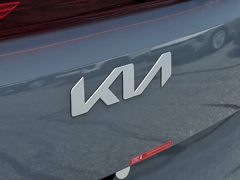 New 2026 Kia Carnival EX FWD image 21