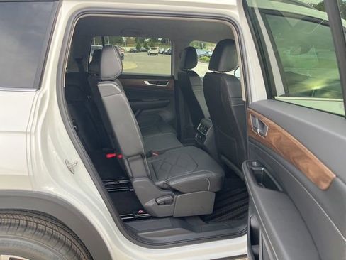 New 2026 Volkswagen Atlas SE image 28