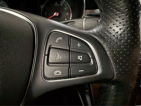Used 2018 Mercedes-Benz GLC 300 4MATIC image 19