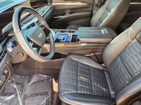 Used 2026 Cadillac Escalade Platinum Sport w/ LPO, ONYX Package AWD/4WD image 7