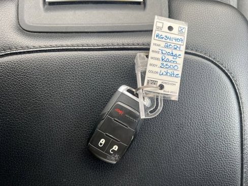 Used 2024 RAM 3500 Big Horn image 35