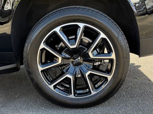 Used 2025 Chevrolet Suburban RST w/ Sun And Tow Package image 11