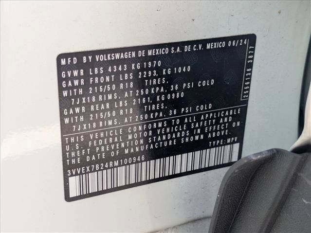 Used 2024 Volkswagen Taos SE w/ Panoramic Sunroof Package FWD image 25