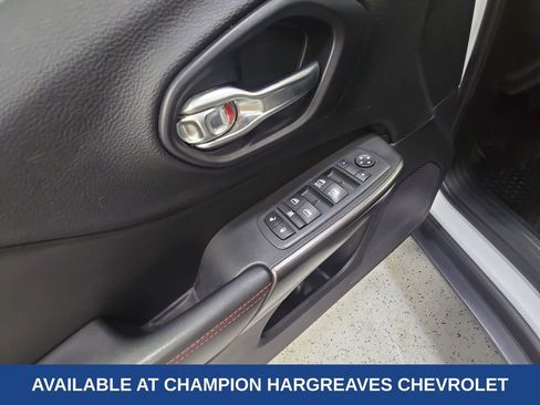 Used 2020 Jeep Cherokee Trailhawk w/ Comfort/Convenience Group AWD/4WD image 32