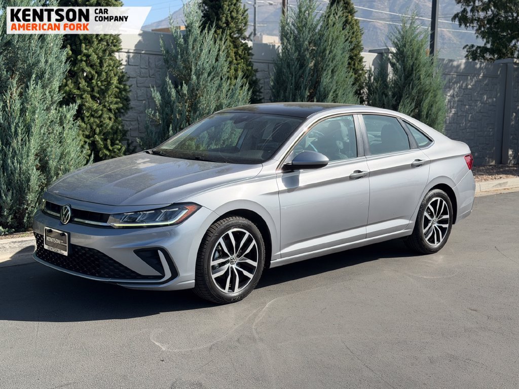 Used 2025 Volkswagen Jetta SE FWD image 3