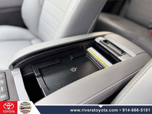 Certified 2022 Toyota Highlander XLE image 24